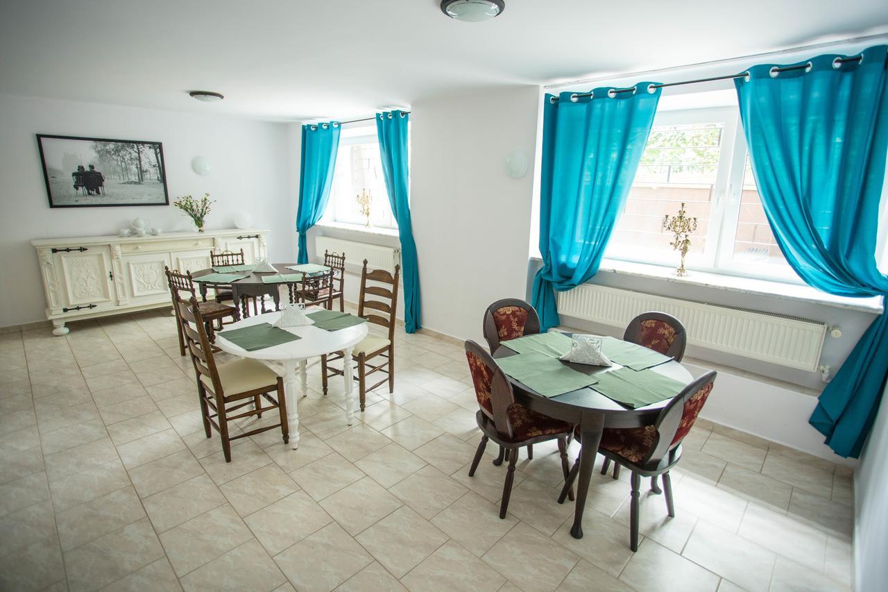 Moonriver Inn Varsó Kültér fotó