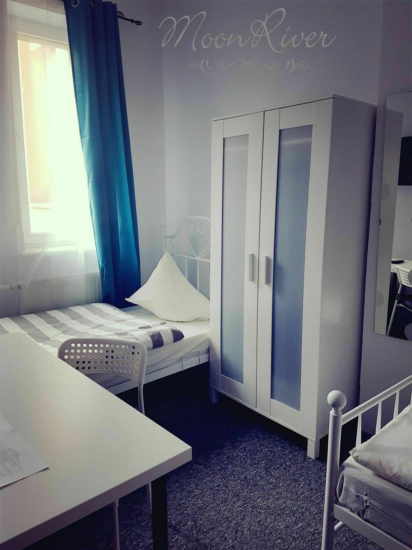 Moonriver Inn Varsó Kültér fotó