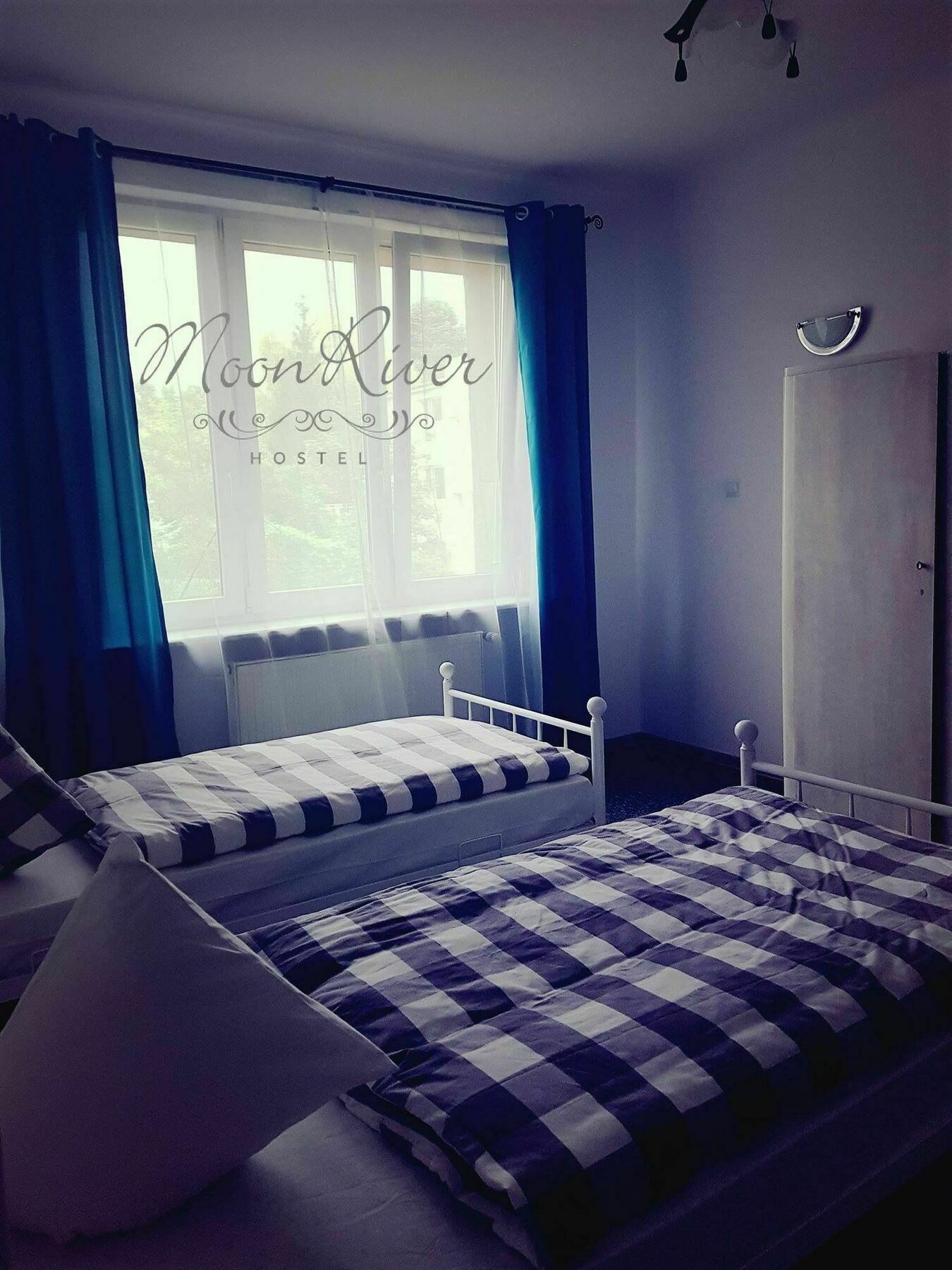Moonriver Inn Varsó Kültér fotó