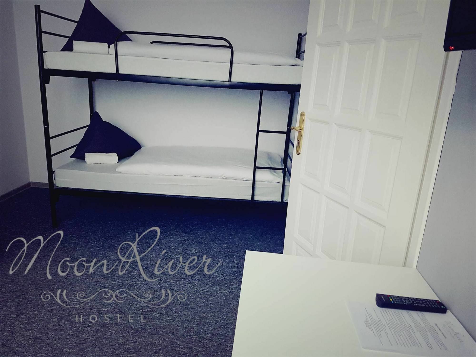 Moonriver Inn Varsó Kültér fotó