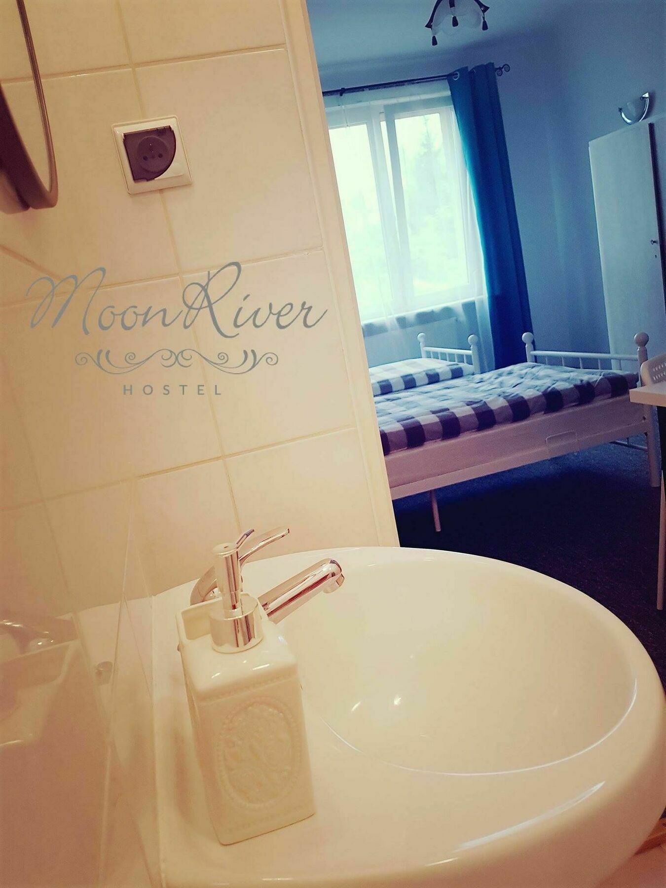Moonriver Inn Varsó Kültér fotó